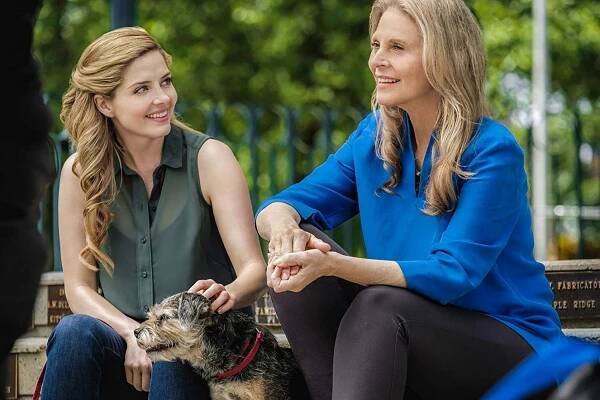 Eat, Play, Love - Z filmu - Jen Lilley, Lindsay Wagner