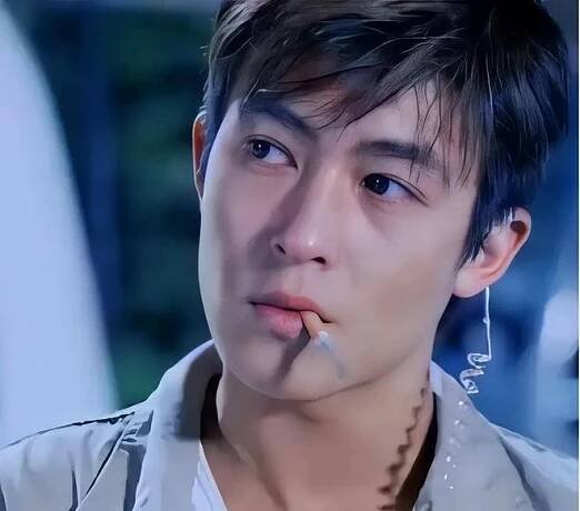Edison Chen photo scandalman-cigarette-earpiece-looking-left.