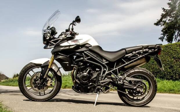 Triumph Tiger 800 1920x1200. Obrázek, tapeta na plochu PC ke stáhnutí