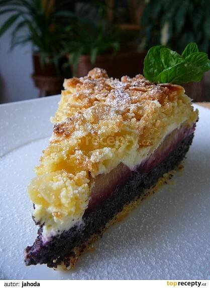 Křehký koláč s mákem, tvarohem a švestkami recept - TopRecepty.cz