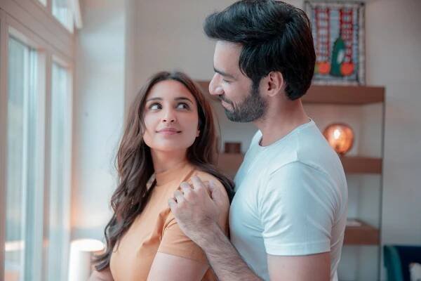 Parineeti Chopra, Avinash Tiwary - Dívka ve vlaku - Z filmu