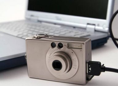 Jak přenášet fotografie a soubory z fotoaparátu do počítače?