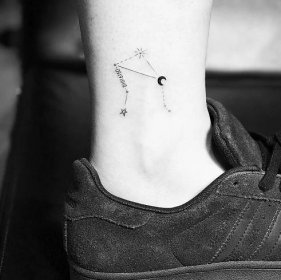 Tetování v podobě znamení zvěrokruhu Váhy: náčrtky tetování se souhvězdí pro ženy a muže, což znamená krásné tetování na