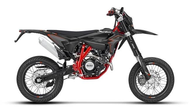 Beta RR 125 4T Motard R - Black E5+ - záruka 2 roky (NOVÁ, 2026), 134.900 Kč