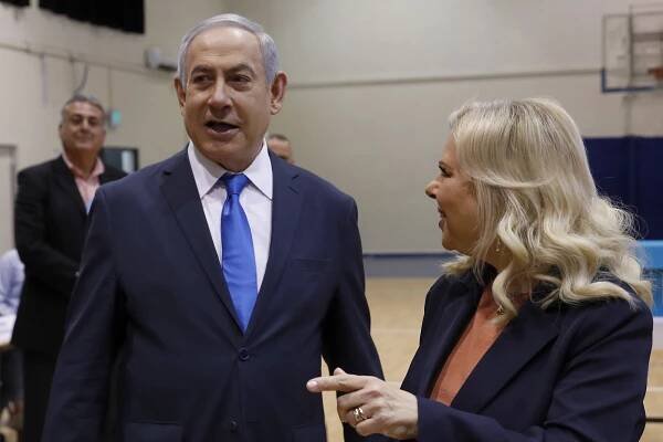 Israeli Prime Minister Benjamin Netanyahu and his wife Sara Netanyahu vote in Israel's election.