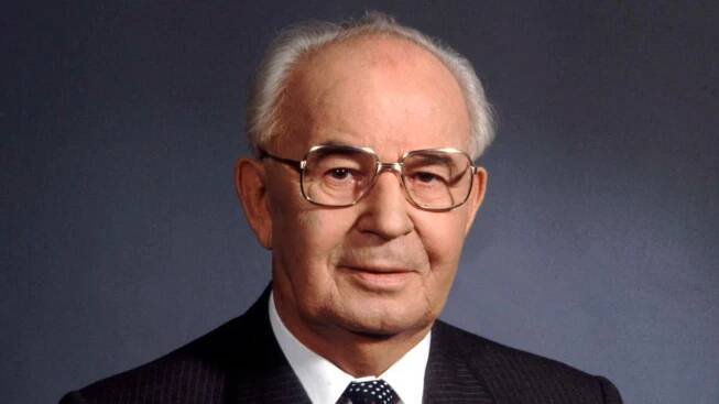 Prezident Novotný žádal lepší hospody, Husák více práce aneb Nad novoročními projevy