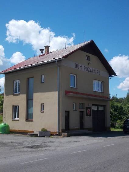 Soubor:Bukovina pozarni zbrojnice.jpg – Wikipedie