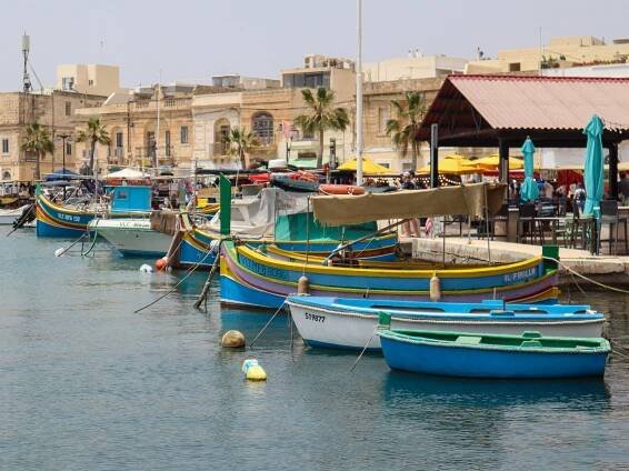 Marsaxlokk – malebný rybářský přístav s barevnými loďkami | PrimaVylety.cz