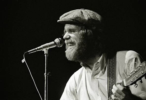 Loudon Wainwright III performs in Copenhagen in December 1976.