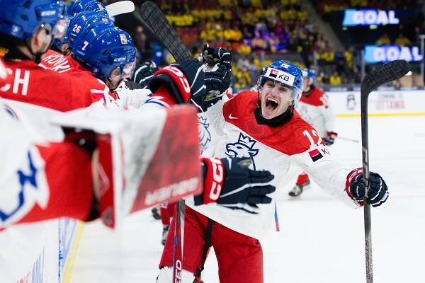 Čeští hokejisté slaví na juniorském mistrovství světa bronz, zápas rozhodli pěti góly ve třetí třetině