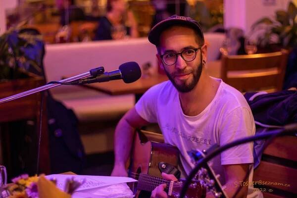 Hudební večer u piva. Muzikanti potěšili posluchače a zahráli mnoho žánrů