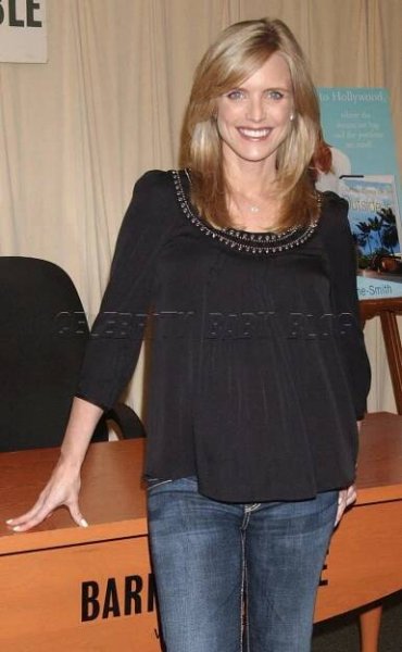 Courtney Thorne-Smith chats about her pregnancy