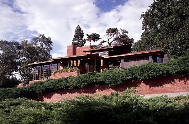 Frank Lloyd Wright’s Architecture – From Prairie To Organic Style 12