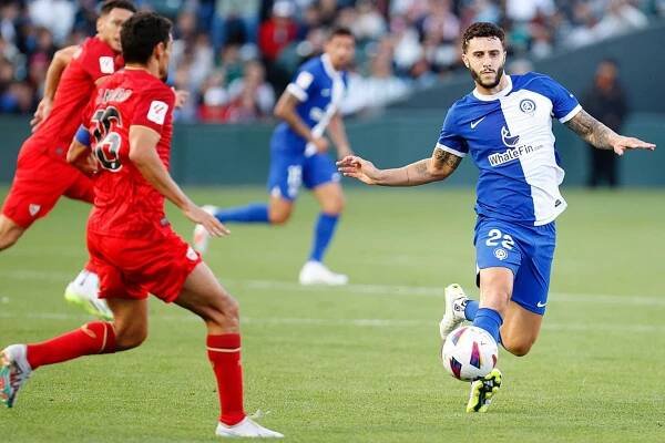 Mario Hermoso attempts to play the ball.