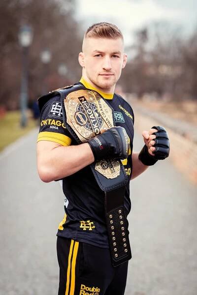 Privátní trénink s trojnásobným šampiónem Oktagonu Davidem Kozmou - SportCourses.cz