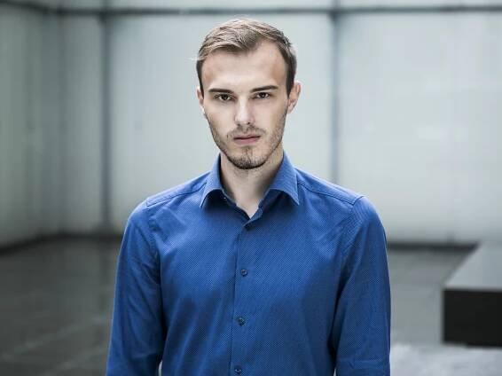 MAX BÄCKER – One Art