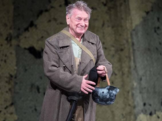 Legendární vodník slaví narozeniny. Rodné město Dvořákovi daruje pamětní medaili