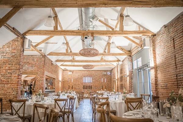 A WASING PARK WEDDING: EMMA & ED | Simply Beautiful Photo & Film