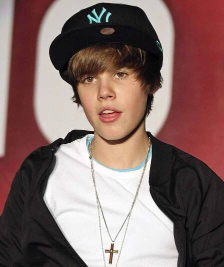 Justin Bieber Performs Free Holiday Concert At Citadel Outlets