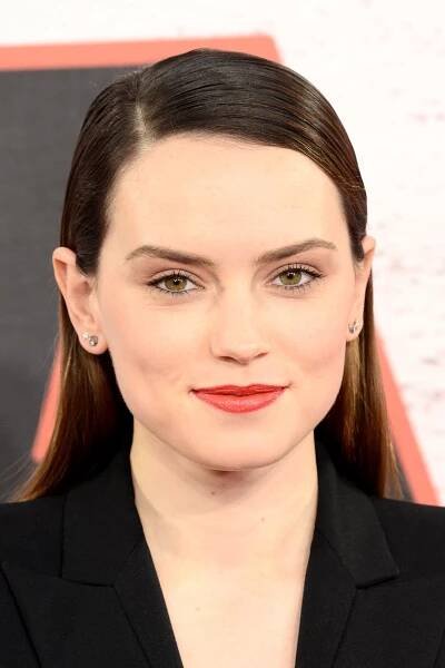 December 2017: Tom Bateman and Daisy Ridley Are Seen Together in London
