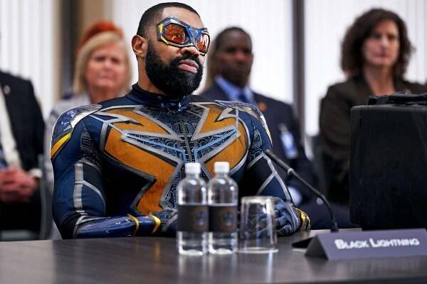 'Black Lightning' star Cress Williams previews Henderson's 'emotional' finale exit