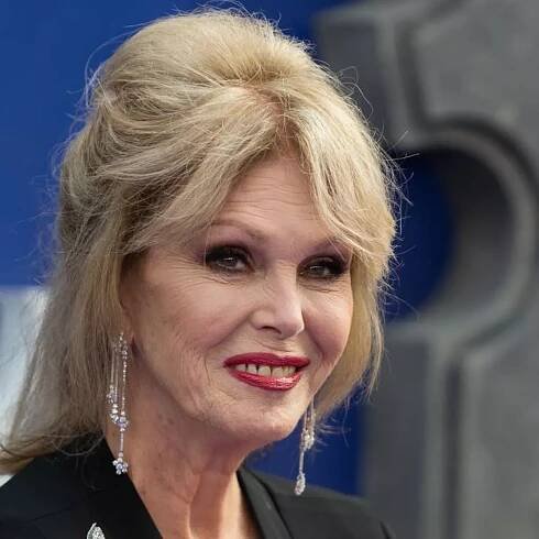 Joanna Lumley's life from frosty first meet with Ab Fab co-star to what should have been an 'affair'