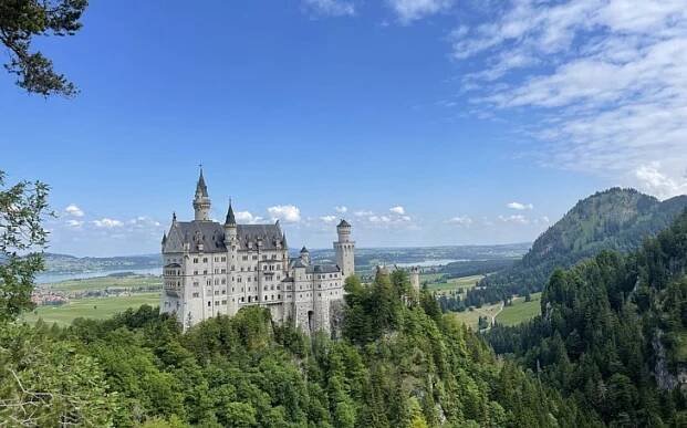 Vyhlášený zámek Neuschwanstein. Fronty a ryze východní ceny
