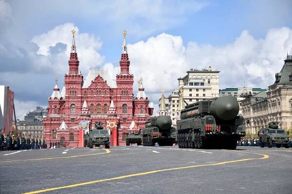 Kam zmizel Gerasimov? Na přehlídce chyběl, možná je zraněný, spekuluje se