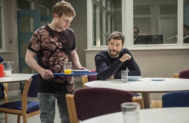 Pád - Raněn smrtelnou vášní - Z filmu - Conor MacNeill, Jamie Dornan