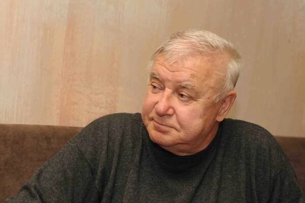 Jednou z elíps vošiel do tej krajiny vnútra