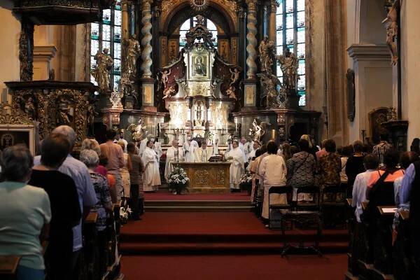 10. července celebroval biskup Tomáš mši svatou v arciděkanském kostele v Klatovech - Diecéze plzeňská 