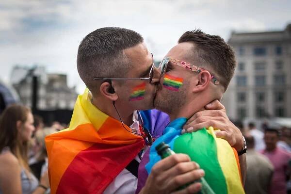 „NEMAJ MOZEK. TY POHLAVÍ.“ BOHDALOVÁ ZNIČILA BUZERANTSKÝ PRAGUE PRIDE! JE TO VELKÉ! DOKONCE I BABIŠ VIDEO SDÍLÍ A DOPORUČUJE! (VIDEO) - CZ24.NEWS