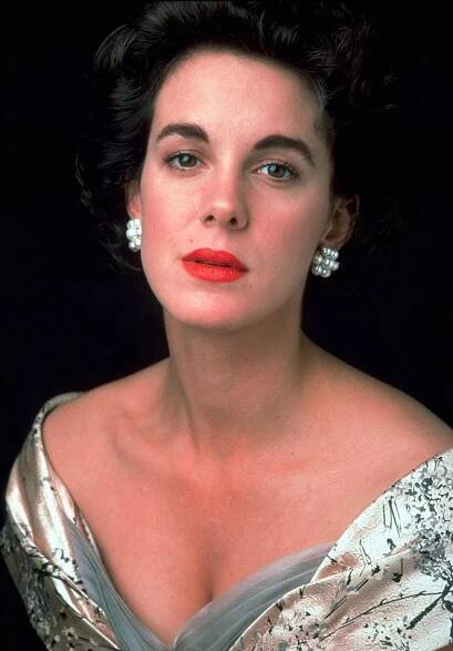 Avalon - Promo - Elizabeth Perkins