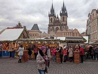 Vánoční trhy na Staroměstském náměstí v roce 2017.