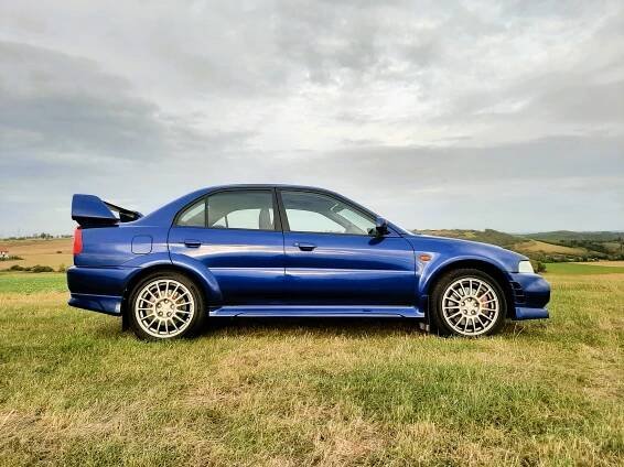 Diamant mezi auty, ale každá legrace něco stojí aneb Kupujeme legendární Mitsubishi Lancer Evolution. Údržba stojí jak u závoďáku