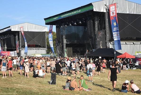 Velká párty Hrady CZ je tady! Kde na Bouzově zaparkovat a jak tam nově zaplatíte