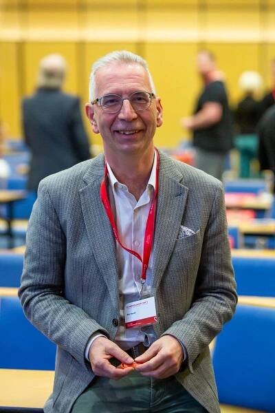 Kdybych postavil medicínu jen na striktních návodech, tak se neposunu dál. Hranice je potřeba neustále posouvat, říká známý