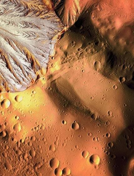 Nejvyšší hora sluneční soustavy - Olympus Mons (21 287 m) | expeditionclub.cz