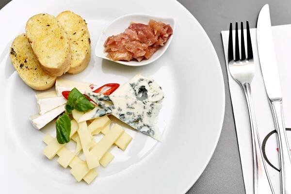 Romantická večeře na náplavce: speciální 3chodové menu