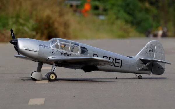 MESSERSCHMITT BF-108 TYPHOON ARF VQ model | Kostka model centrum 