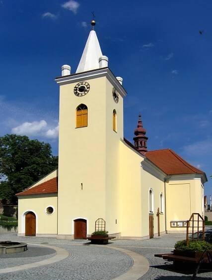 Soubor:Brno, Řečkovice, Church of St Lawrence.jpg – Wikipedie