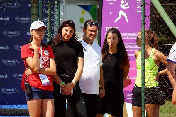 Tenisová exhibice na Olympijském festivalu: Plekanec na trestné dostal pivo