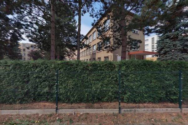 Základní škola a Mateřská škola Josefa Gočára, Hradec Králové, Tylovo nábřeží 1140 foto 3
