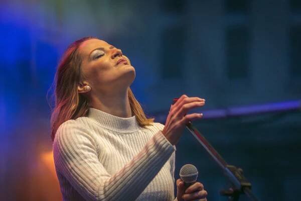 Zpěvačka Šárka Vaňková přivezla do Kladna písně Ivety Bartošové