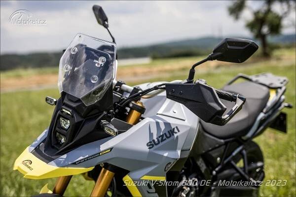 Suzuki V-Strom 800DE | Katalog motocyklů a motokatalog na Motorkáři.cz
