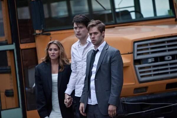 Den po konci světa - Z filmu - Alexa PenaVega, Bryan Dechart, Shaun Sipos
