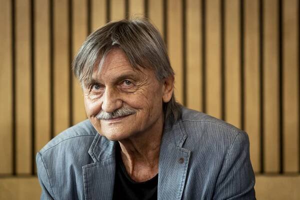 Dabér Redforda málem zemřel na jevišti: Ač se narodil na Silvestra, poslední den roku neslaví