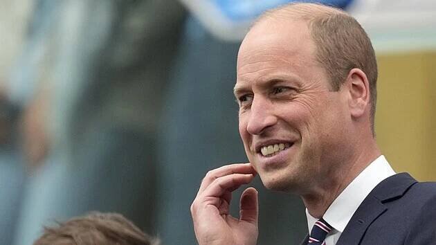 Britský Princ William sleduje utkání Anglie - Dánsko.