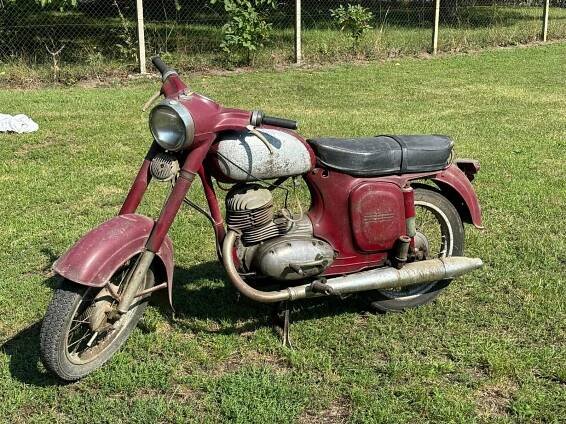 Stará Jawa panelka r.v. 1969 obsah 175