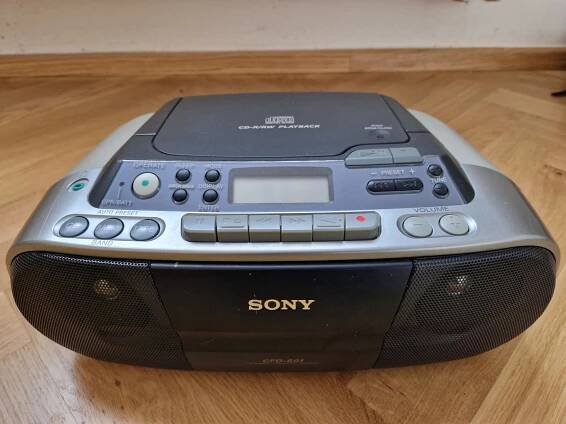 SONY rádio s CD a kazetovým přehrávačem